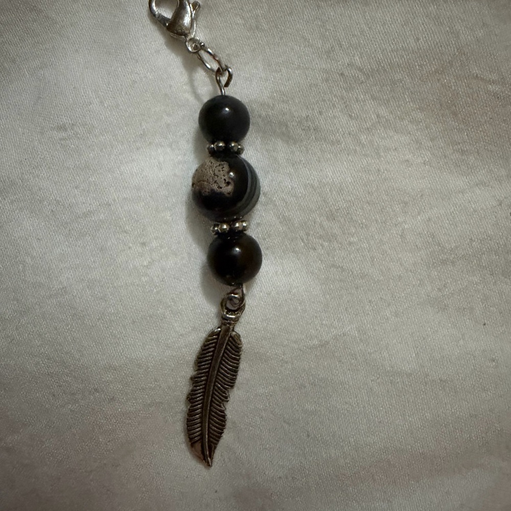 Black Beaded Feather zipper pull